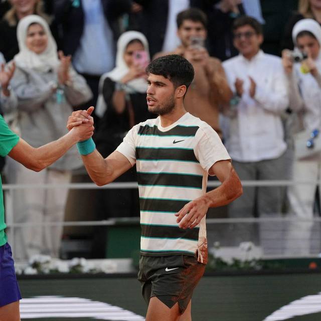 Jannik Sinner (l) und Carlos Alcaraz