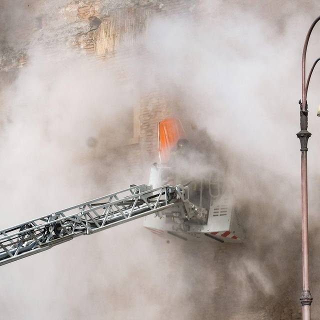 Mittelalterlicher Turm in Rom stürzt ein
