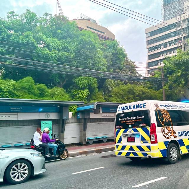 Zwei neugeborene Babys in Bangkok zurückgelassen gefunden