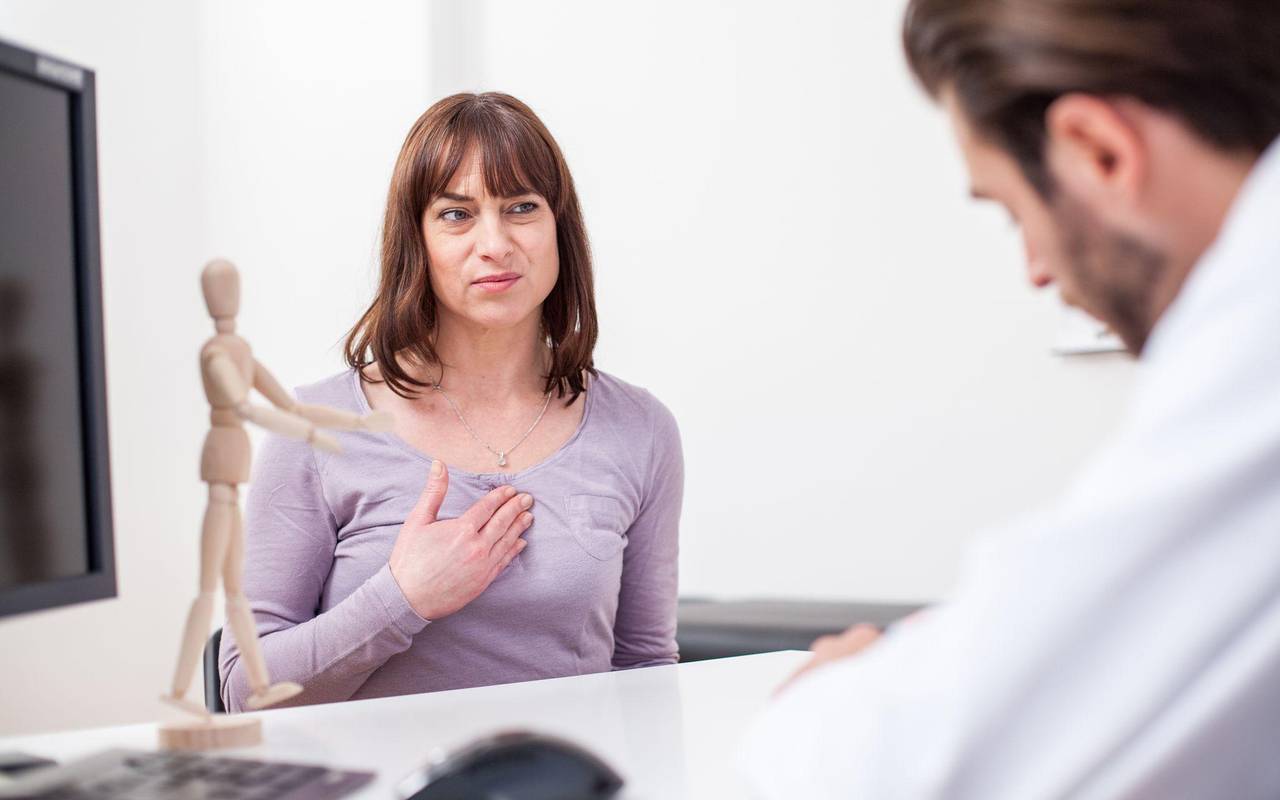 Eine Frau beim Arztbesuch