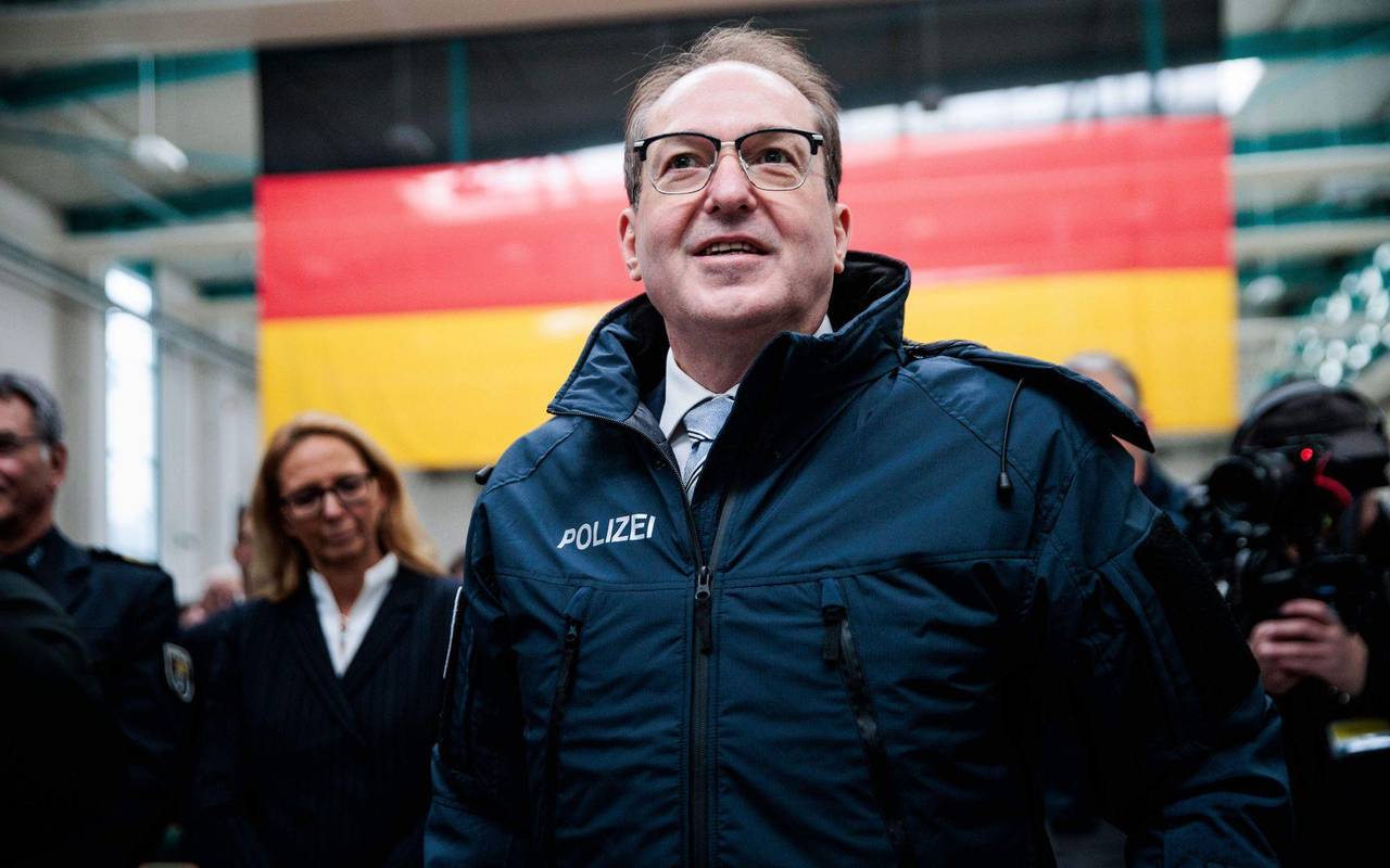 Innenminister Dobrindt stellt Drohnenabwehr in Dienst