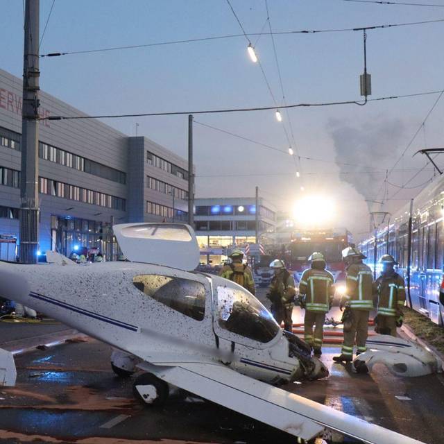 Flugzeug in Stadtgebiet von Mannheim notgelandet