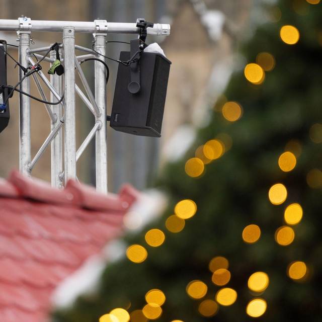 Lautsprecher auf dem Weihnachtsmarkt