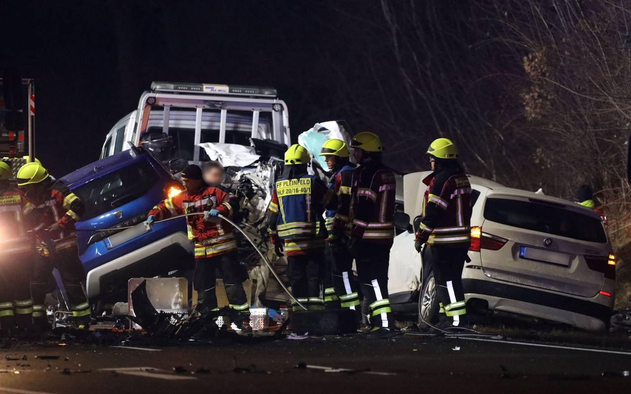 Schwerer Unfall mit mehreren Fahrzeugen in Mittelfranken