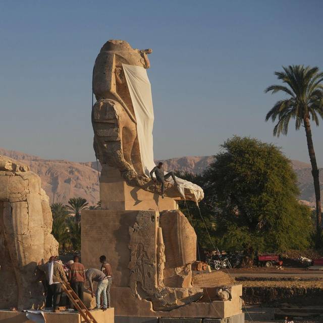 Statuen in Luxor