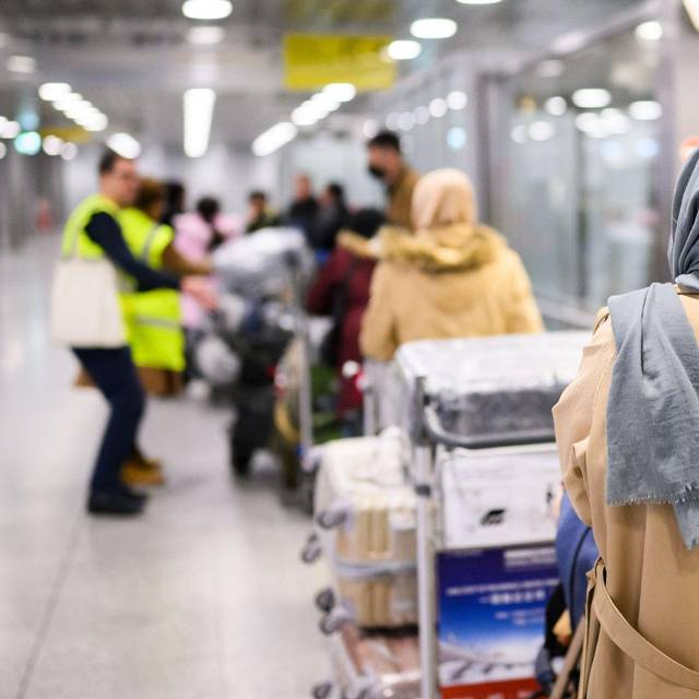 Charterflug bringt rund 140 Afghanen nach Berlin