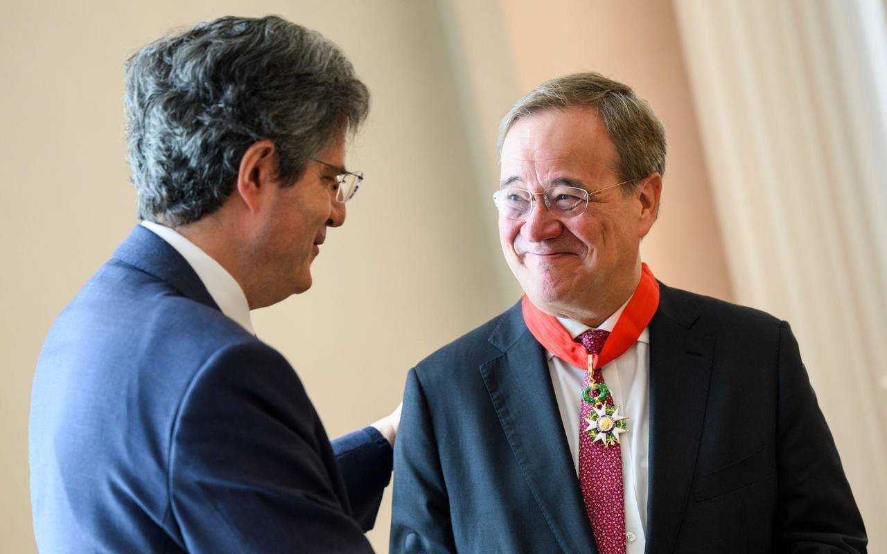 Laschet erhält Orden der Ehrenlegion