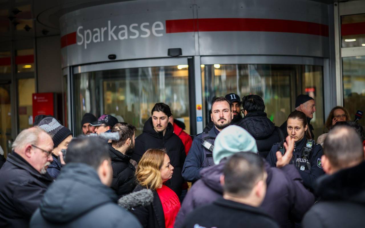 Nach Bankeinbruch - Tresorraum mit Bohrer aufgebrochen