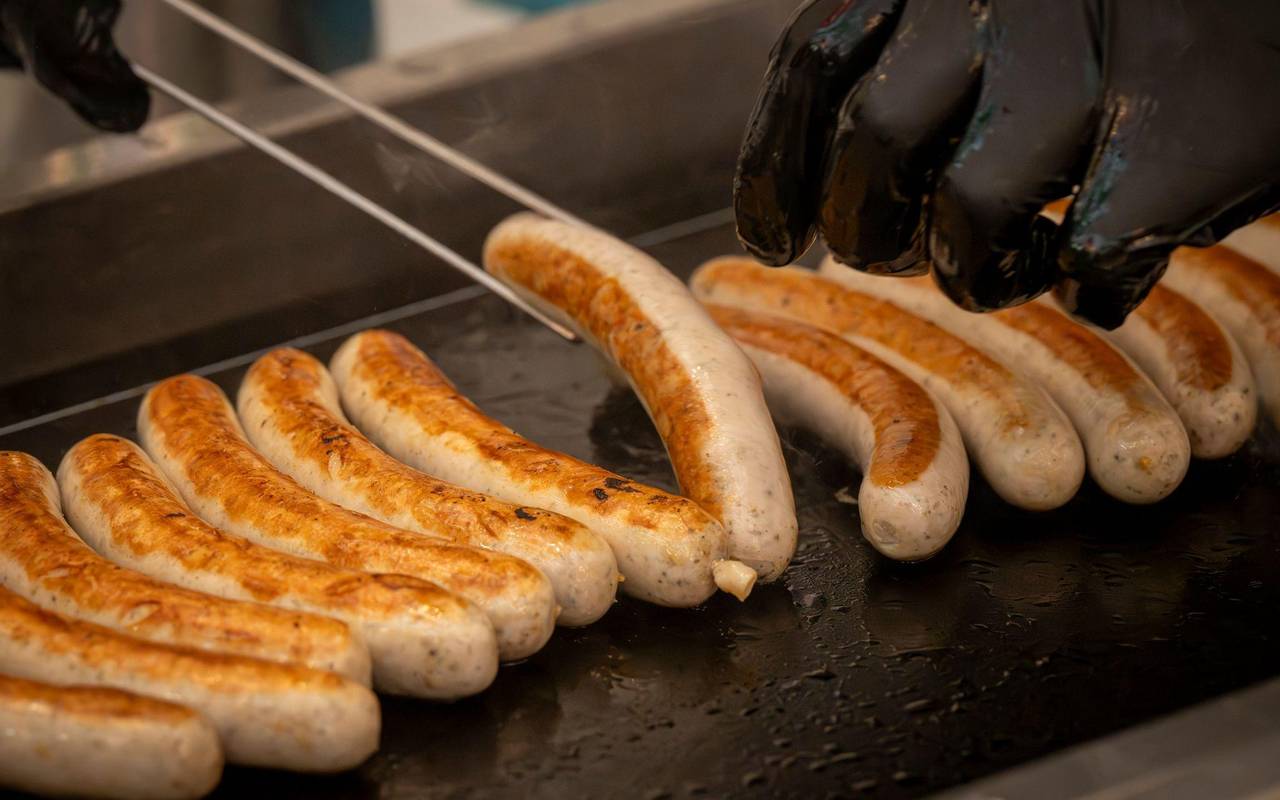 Bratwürste auf dem Grill