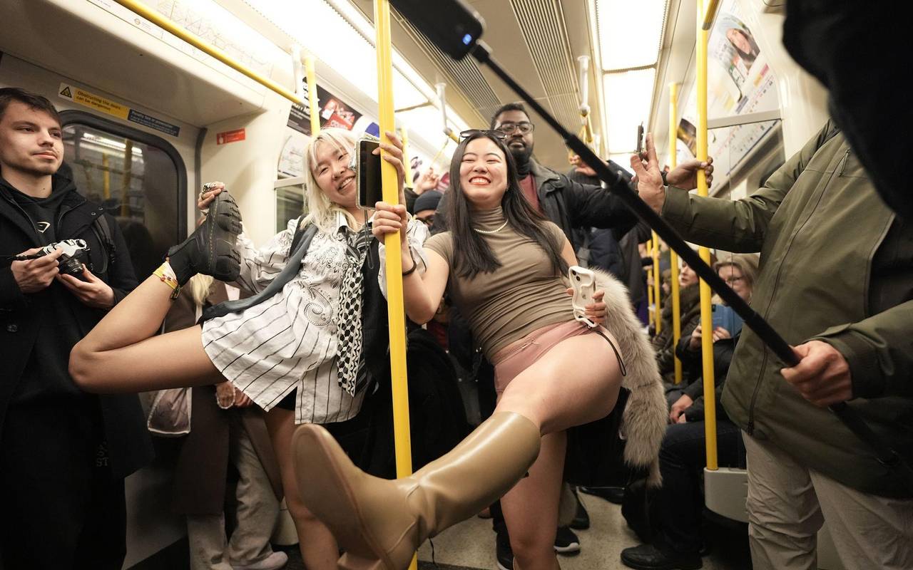 «No Trousers Tube Ride»: Ohne Hose in U-Bahnen in London