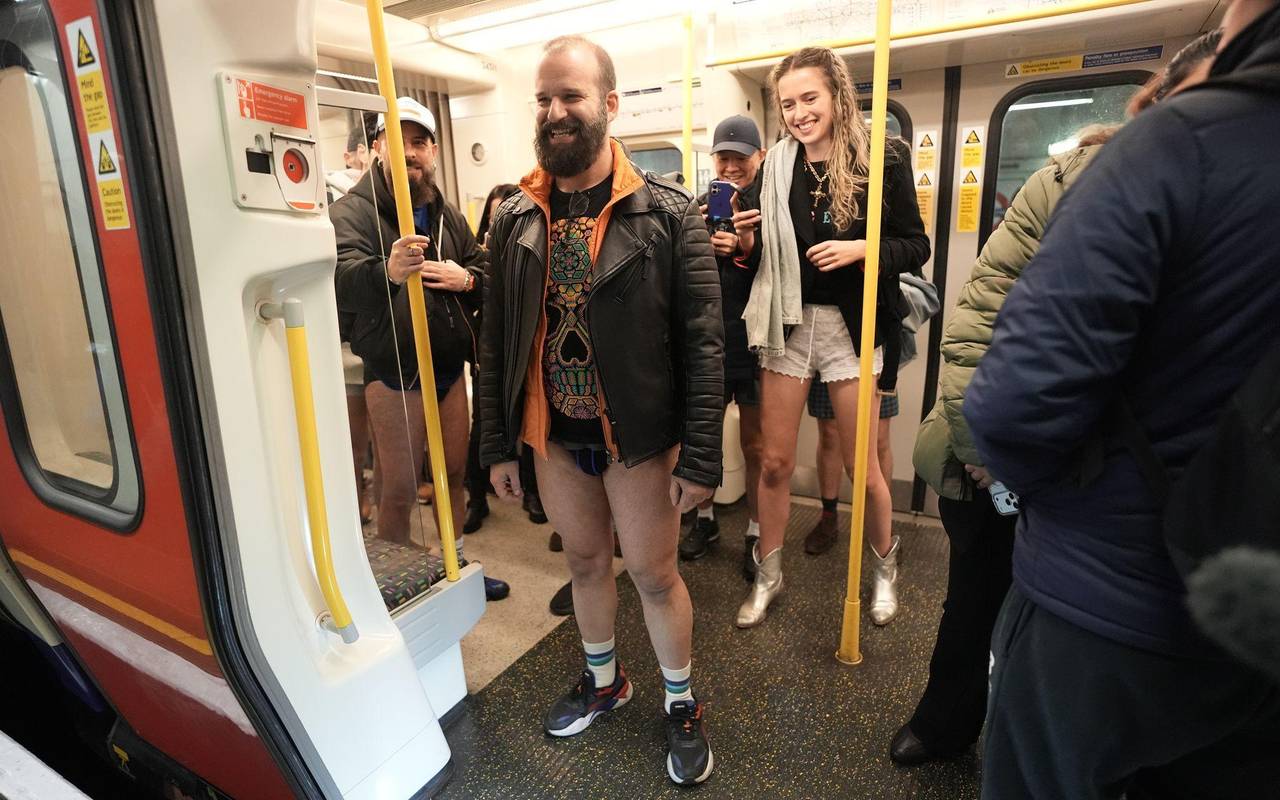 «No Trousers Tube Ride»: Ohne Hose in U-Bahnen in London