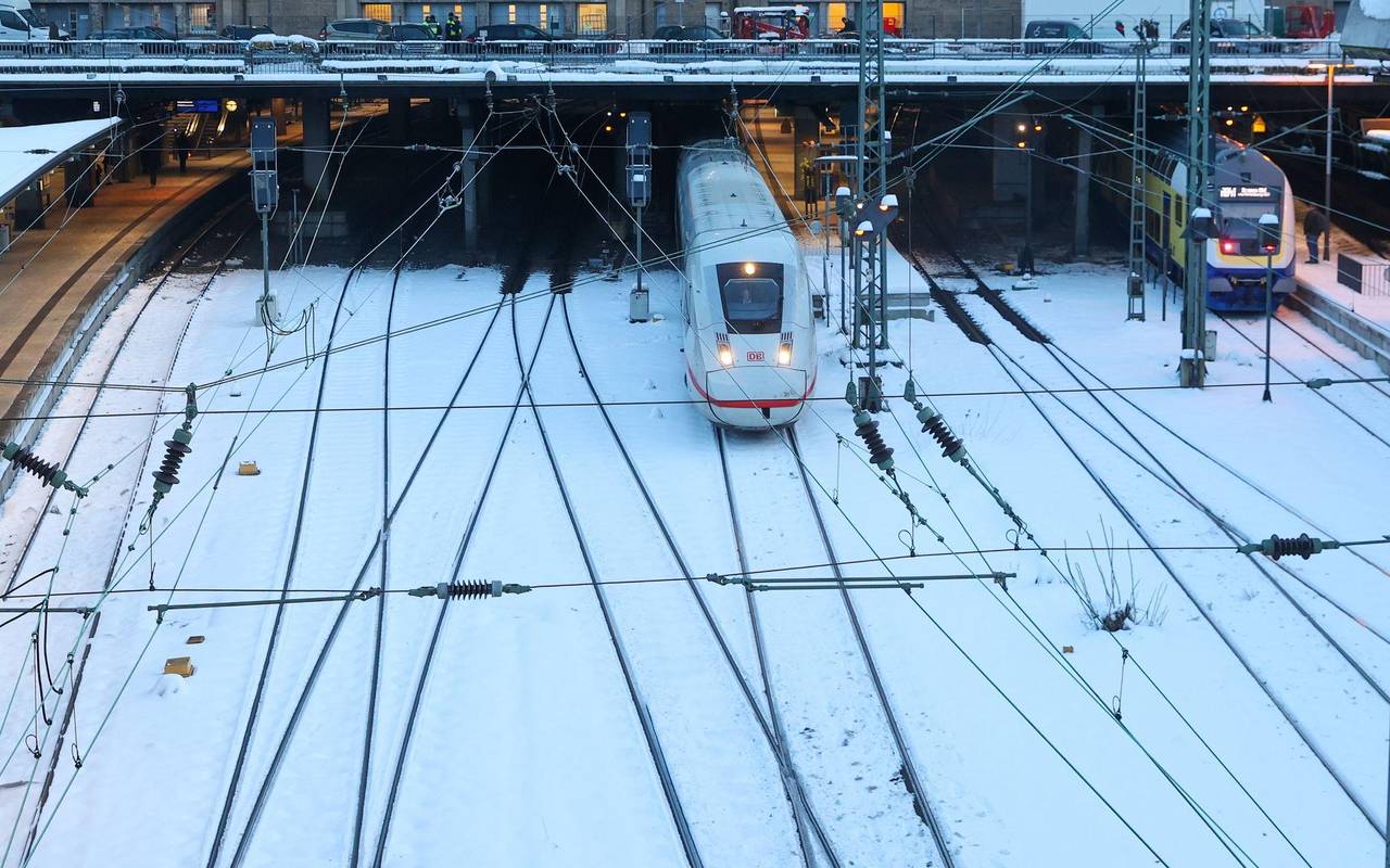 Nach Sturmtief Elli - Bahnverkehr im Norden wieder angelaufen