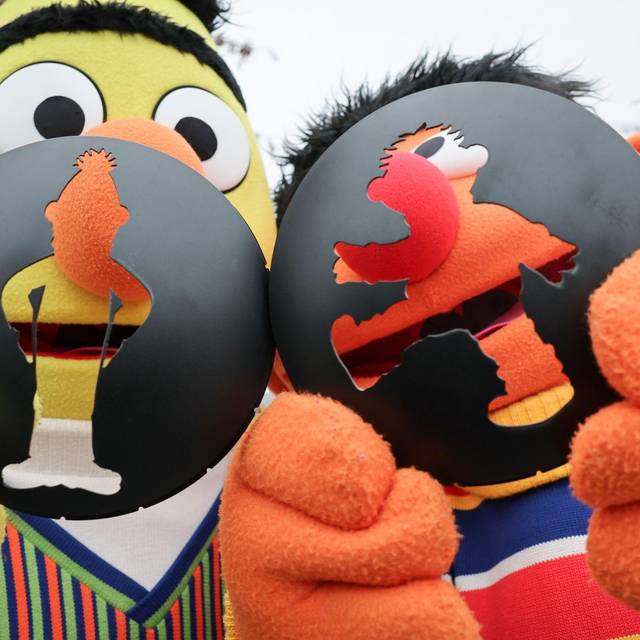 Fußgängerampel mit Ernie und Bert aus der Sesamstraße