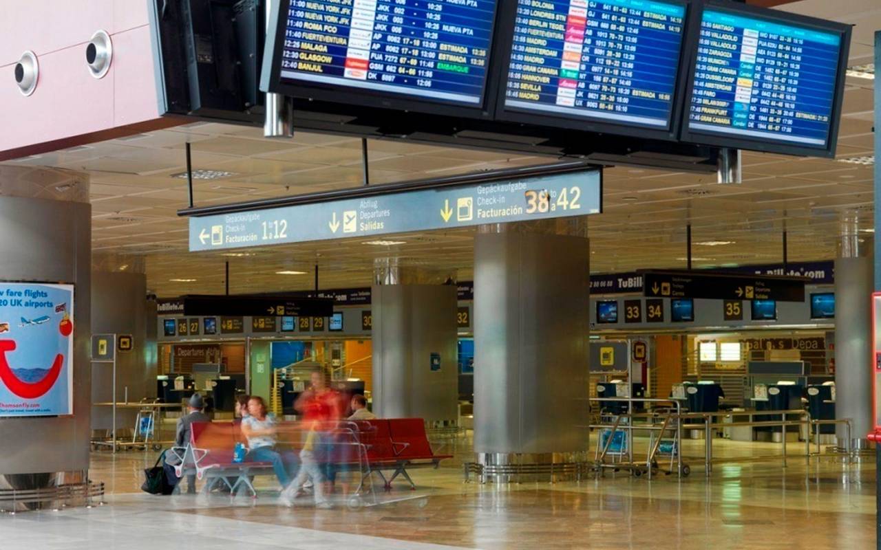 Tourist will mit toter Frau ins Flugzeug