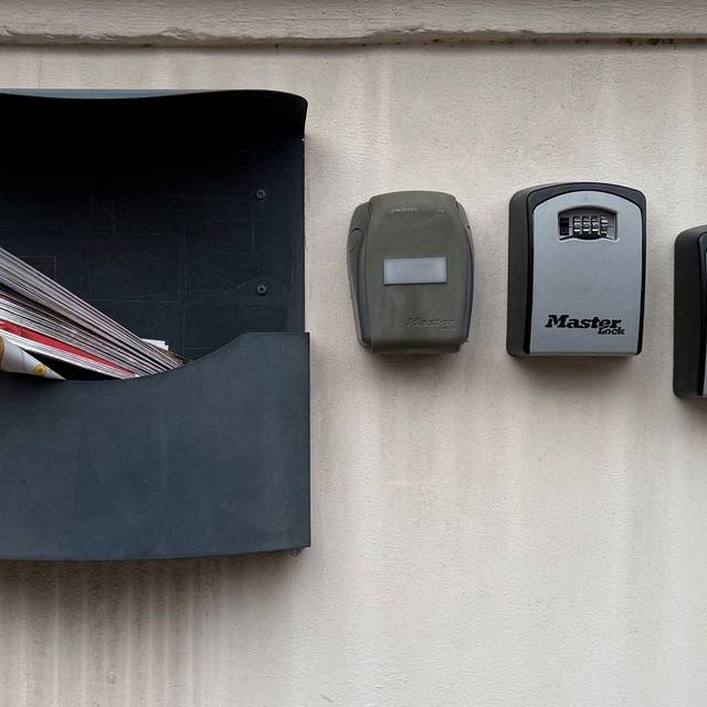 Schlüsselkästen an Hauswand