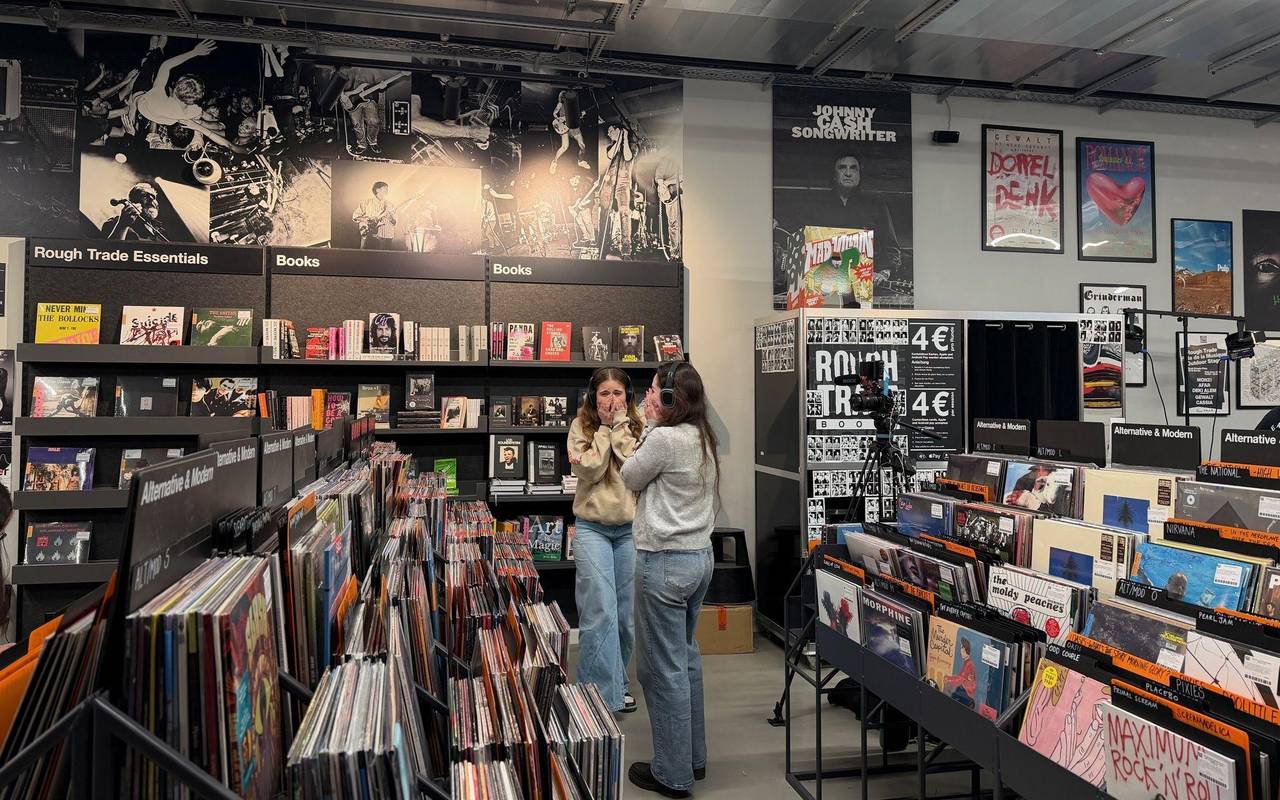 Fans hören neue Single von Harry Styles