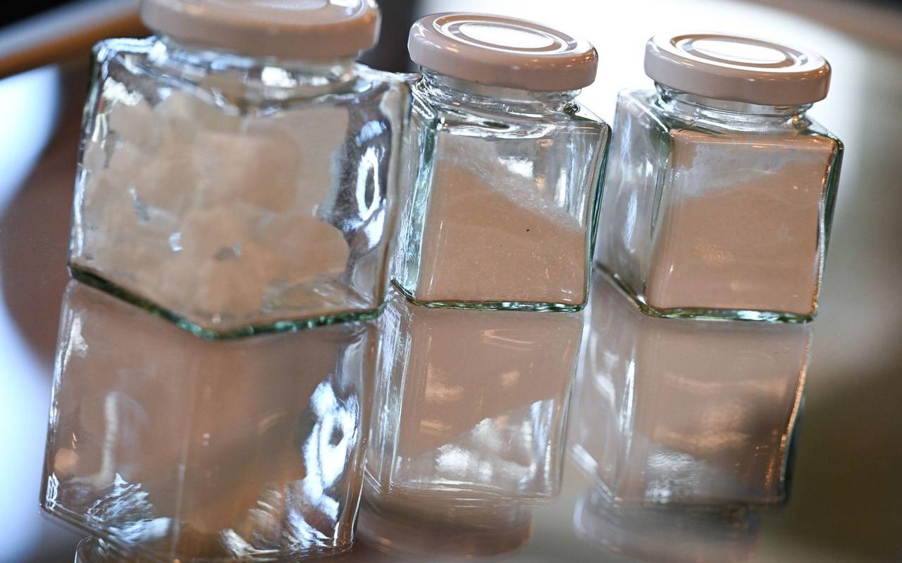 Gläser mit Ketamin während einer PK im Bundeskriminalamt