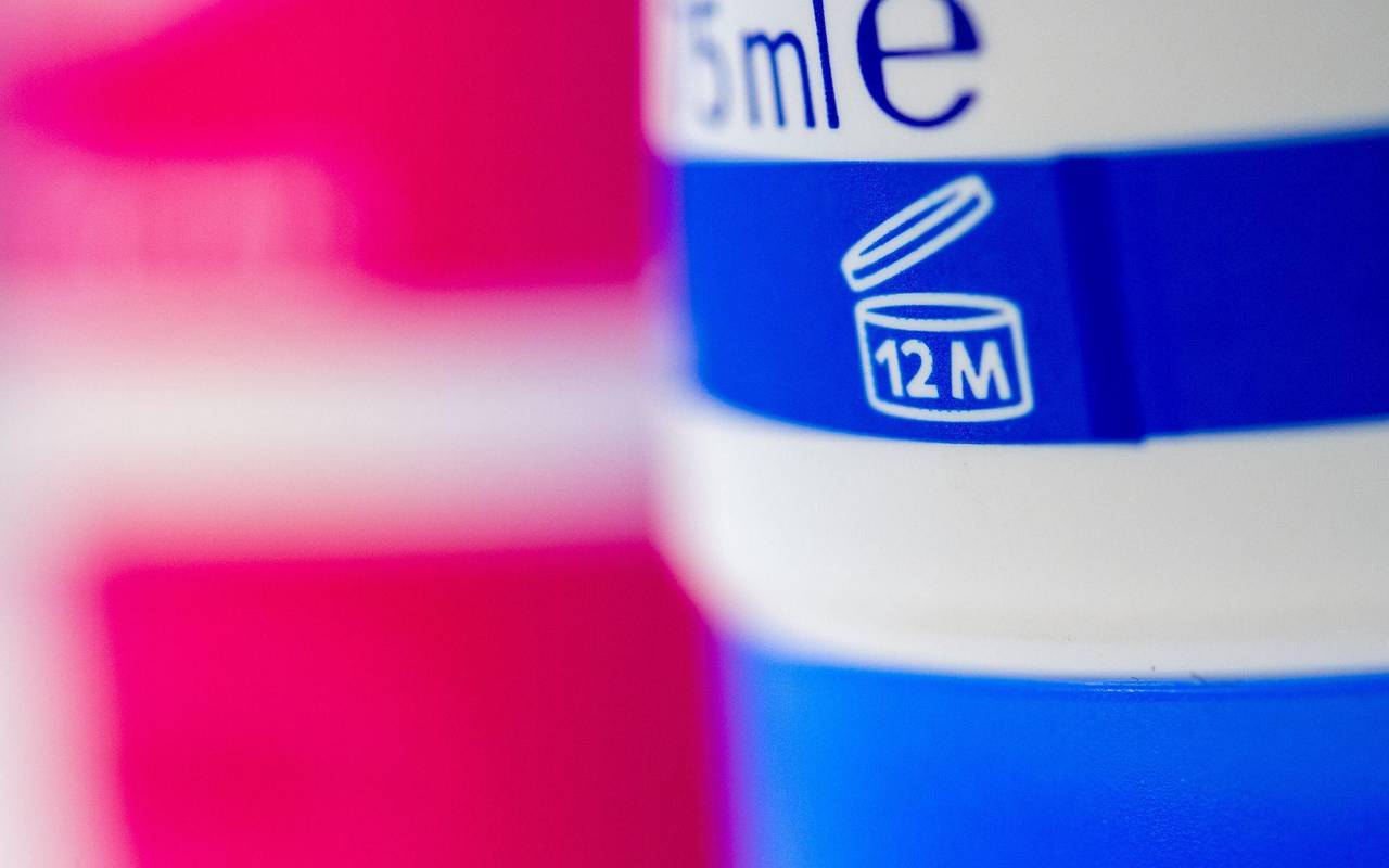 Ein «12 M»-Symbol auf einer Kosmetikpackung