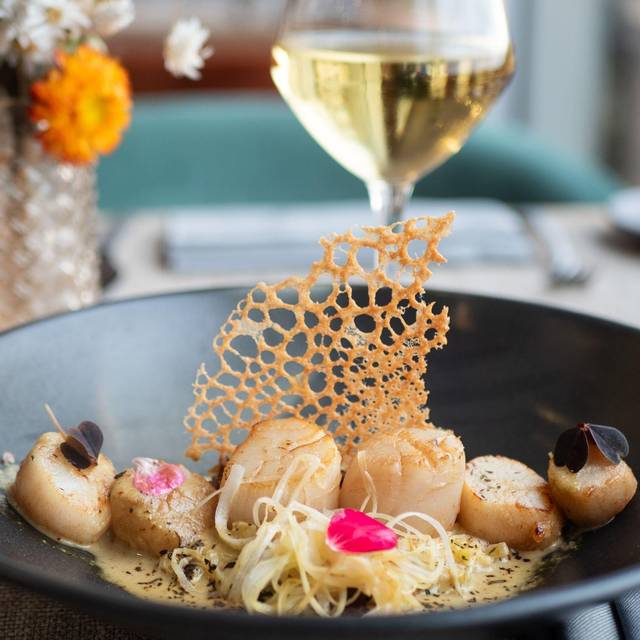 Jakobsmuscheln mit Lauchgemüse und Quinoa