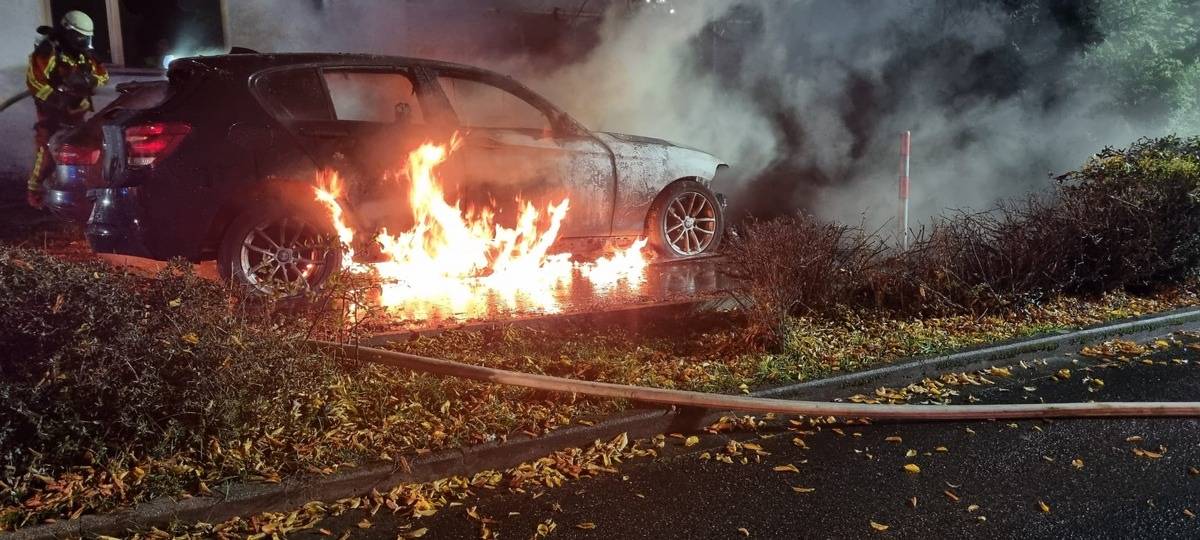 Zwei Autos gebrannt