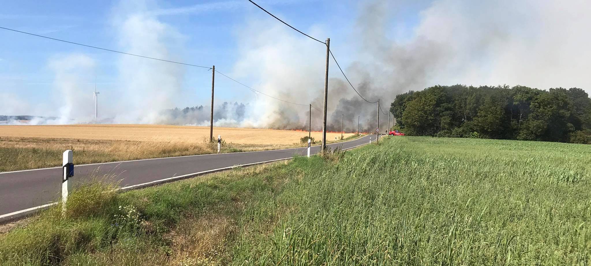 Brand auf Stoppelfeld zwischen Berg und Heimbach gelöscht