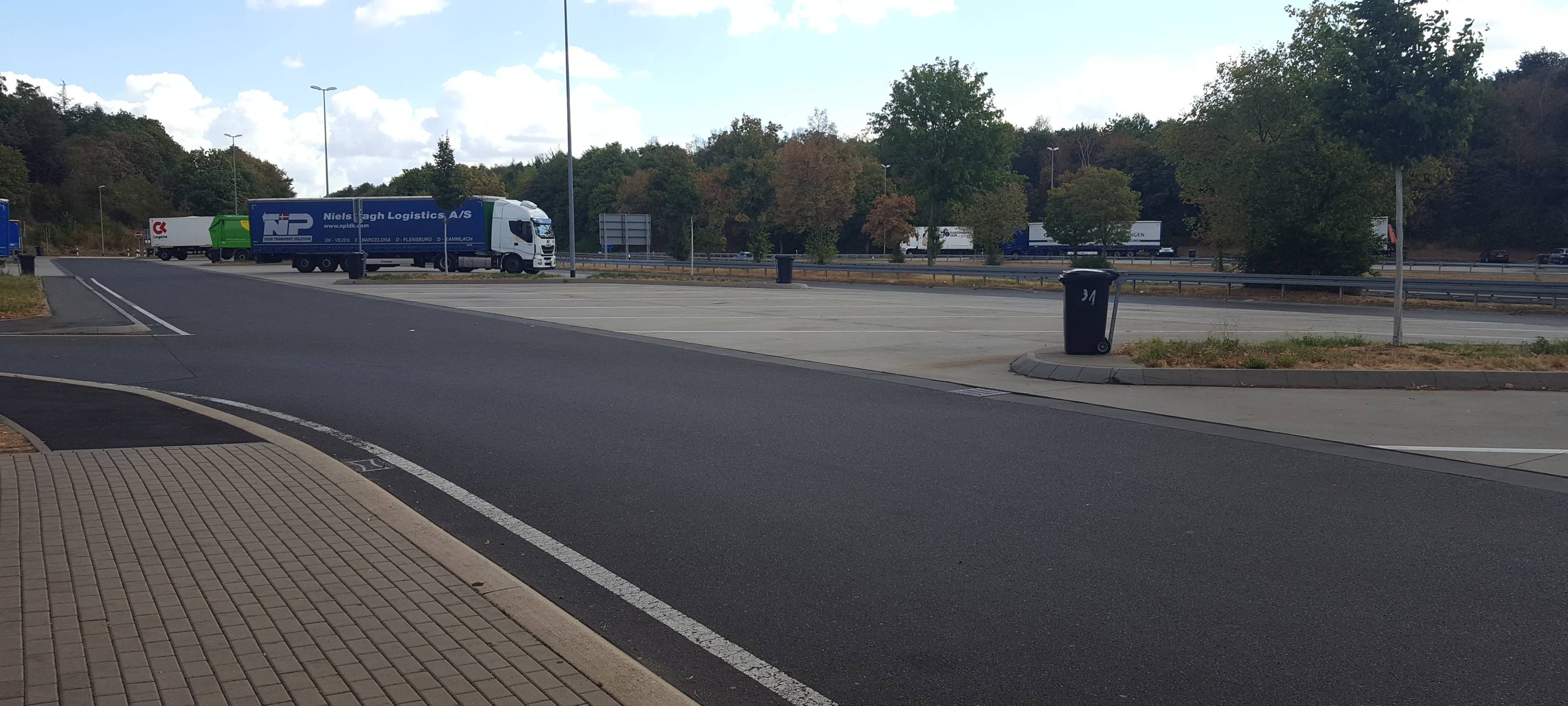 Flüchtlinge aus LKW befreit