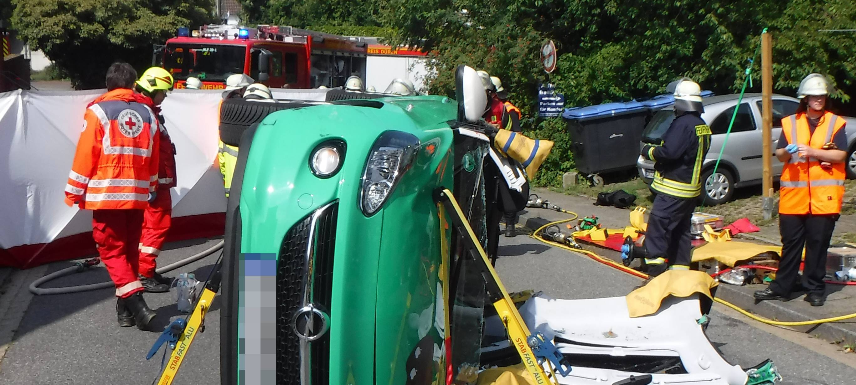 Auto landet auf Seite