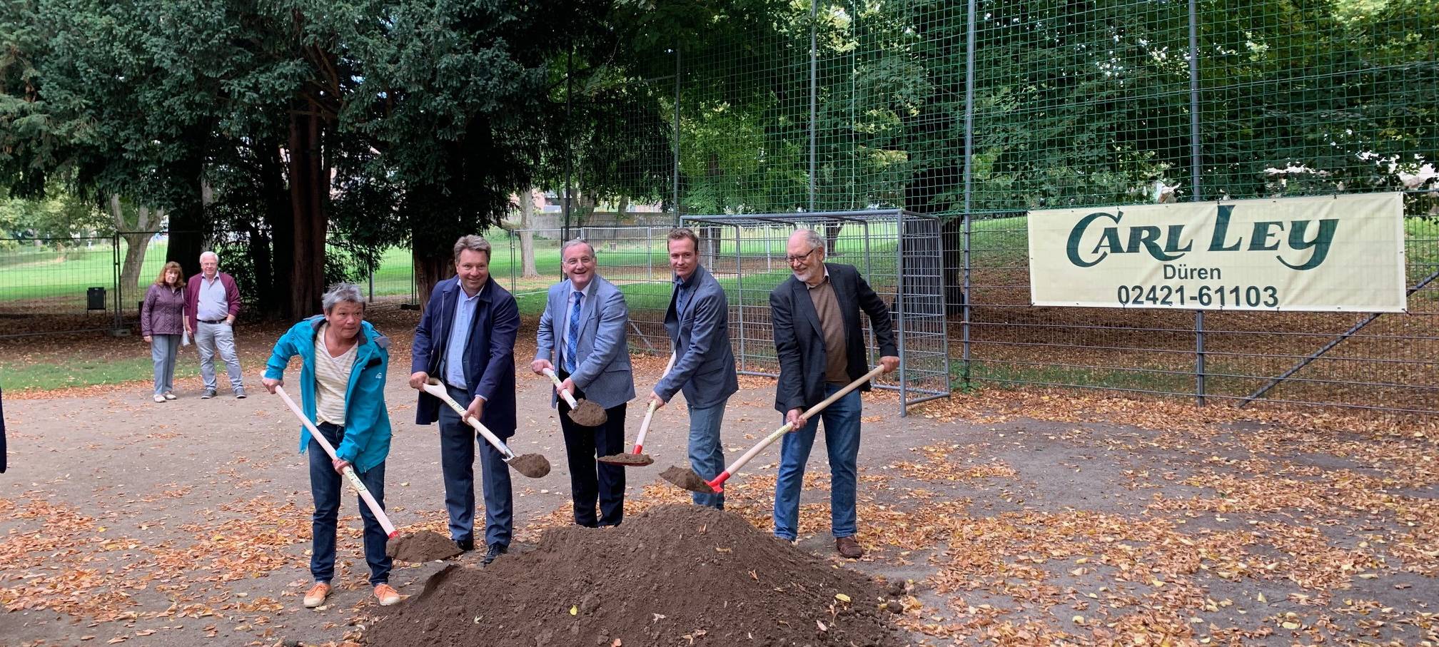 Adenauerpark mit mehr Licht und Wasservorhang