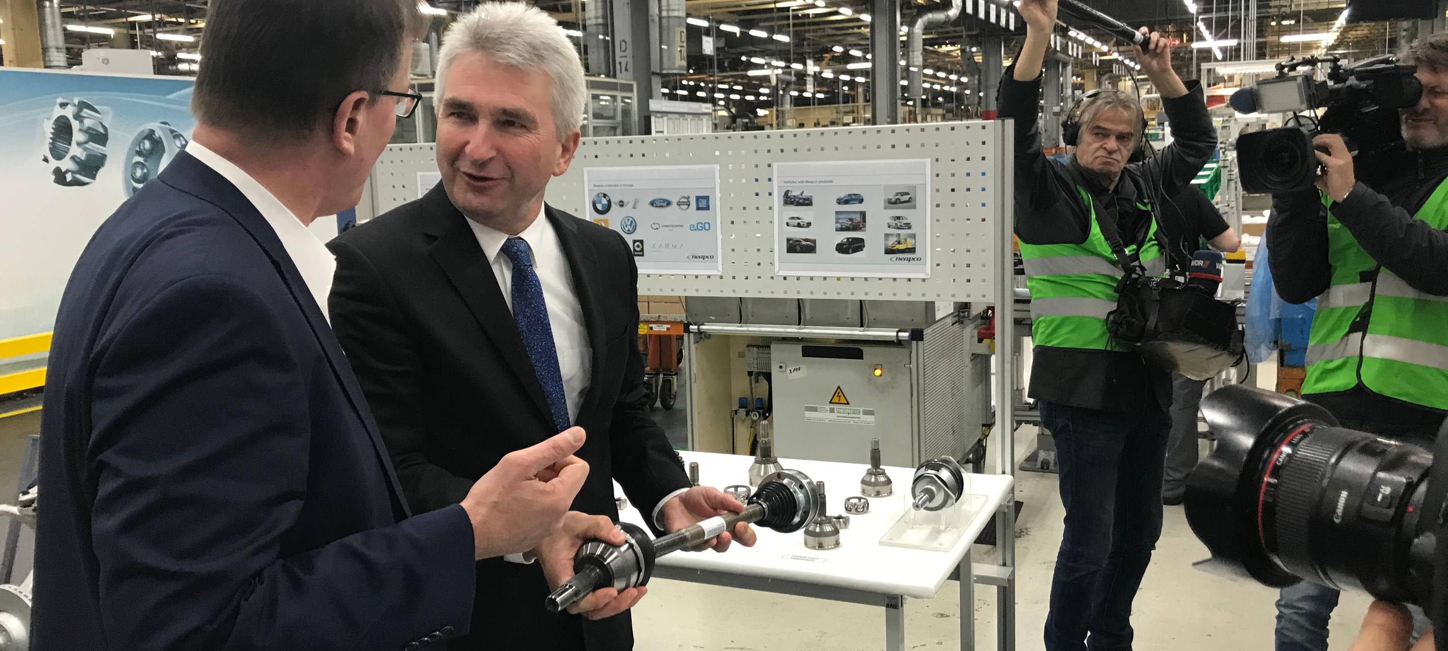 Pinkwart auf Tour durch das Rheinische Revier