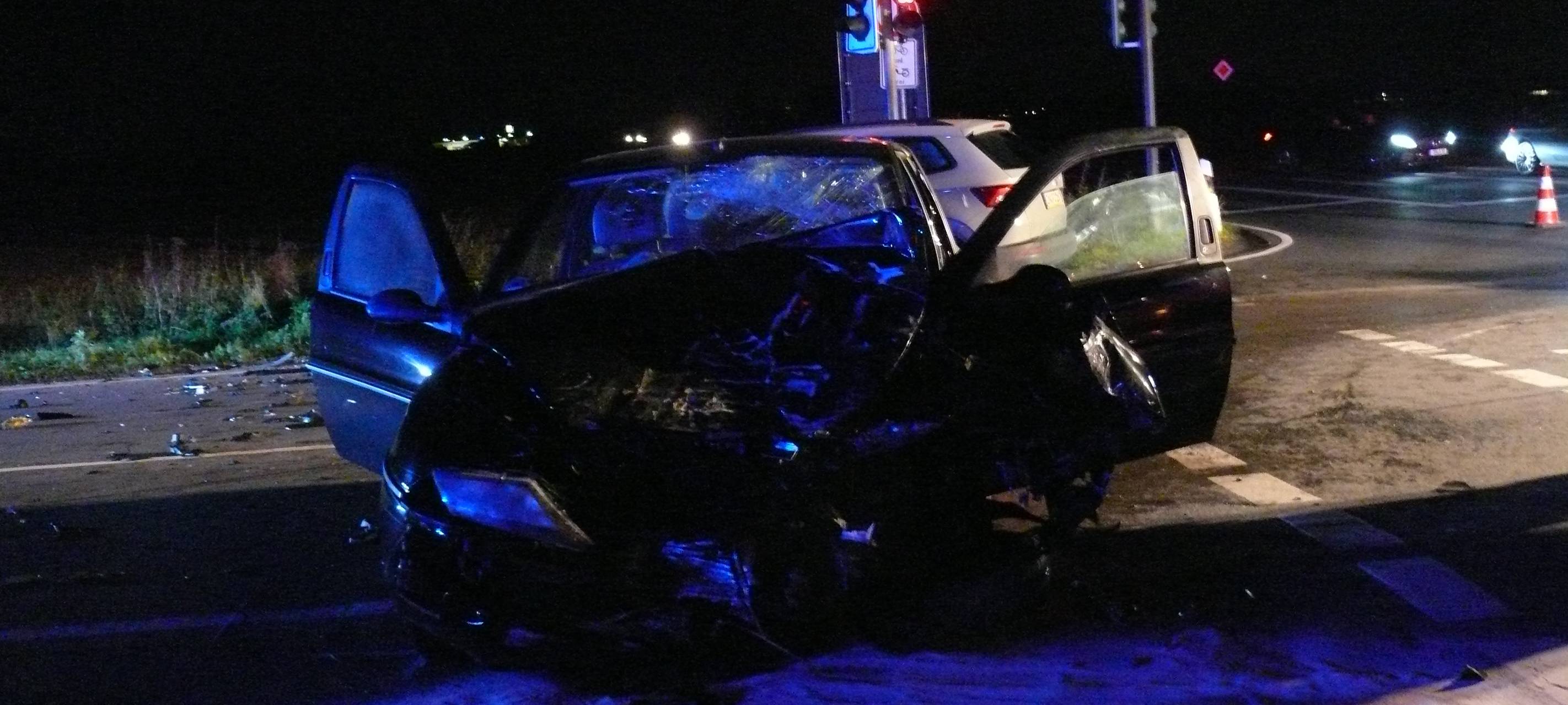 Drei Verletzte bei Unfall an "Schöner Aussicht"
