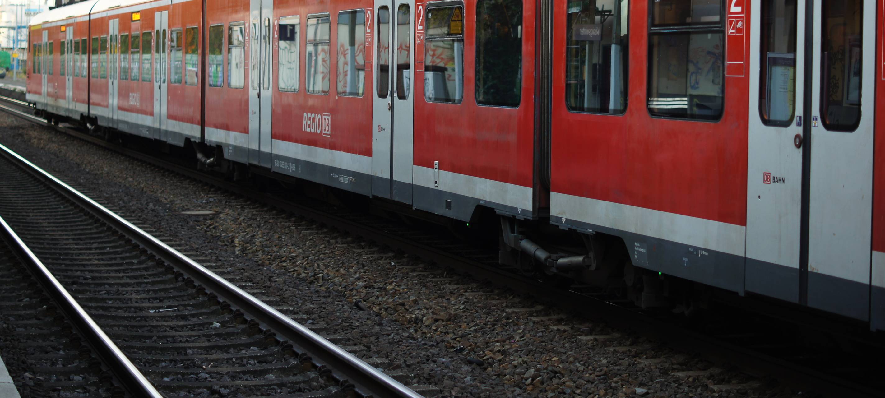 Busse fahren zwischen Aachen und Düren