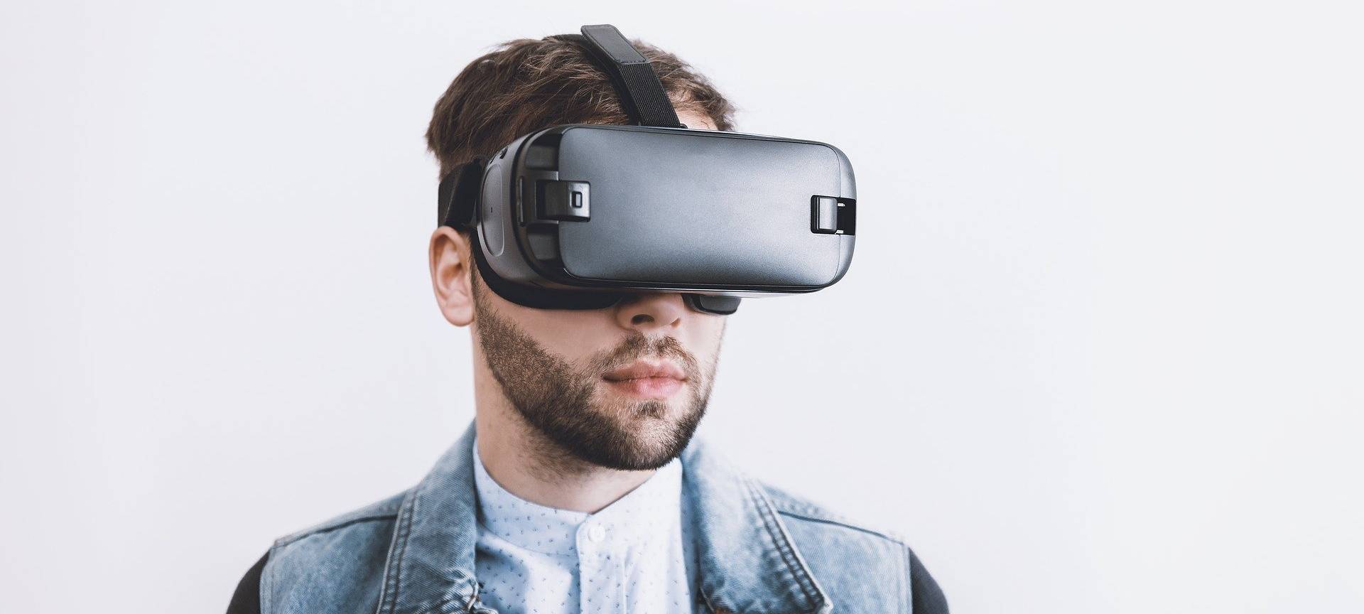 VR Brille für Maschinenführer und Mediziner