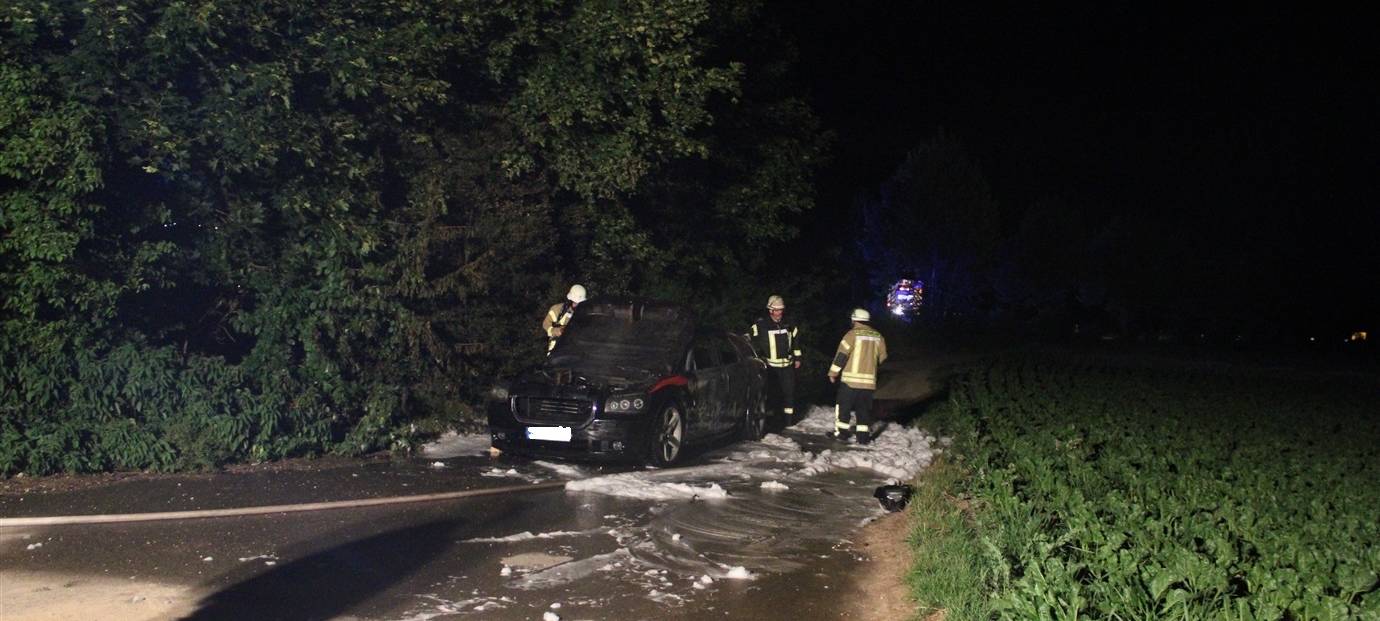 Auto hat bei Aldenhoven gebrannt