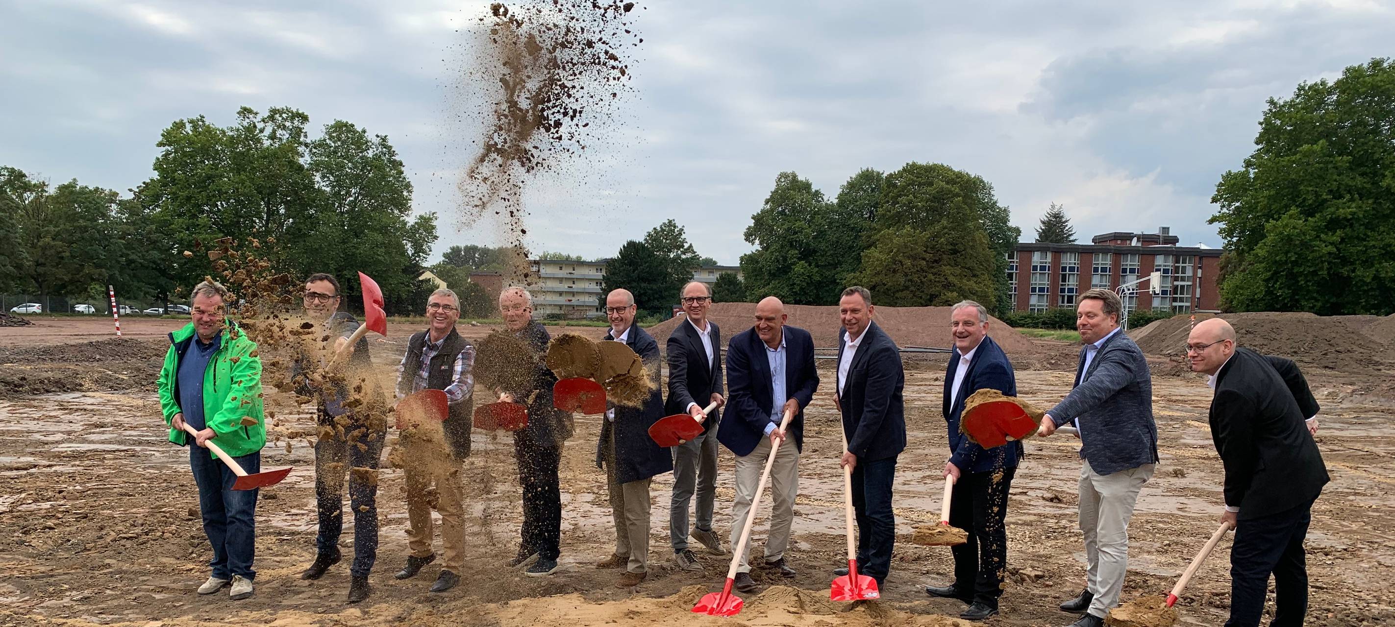 Spatenstich für neues Hallenbad