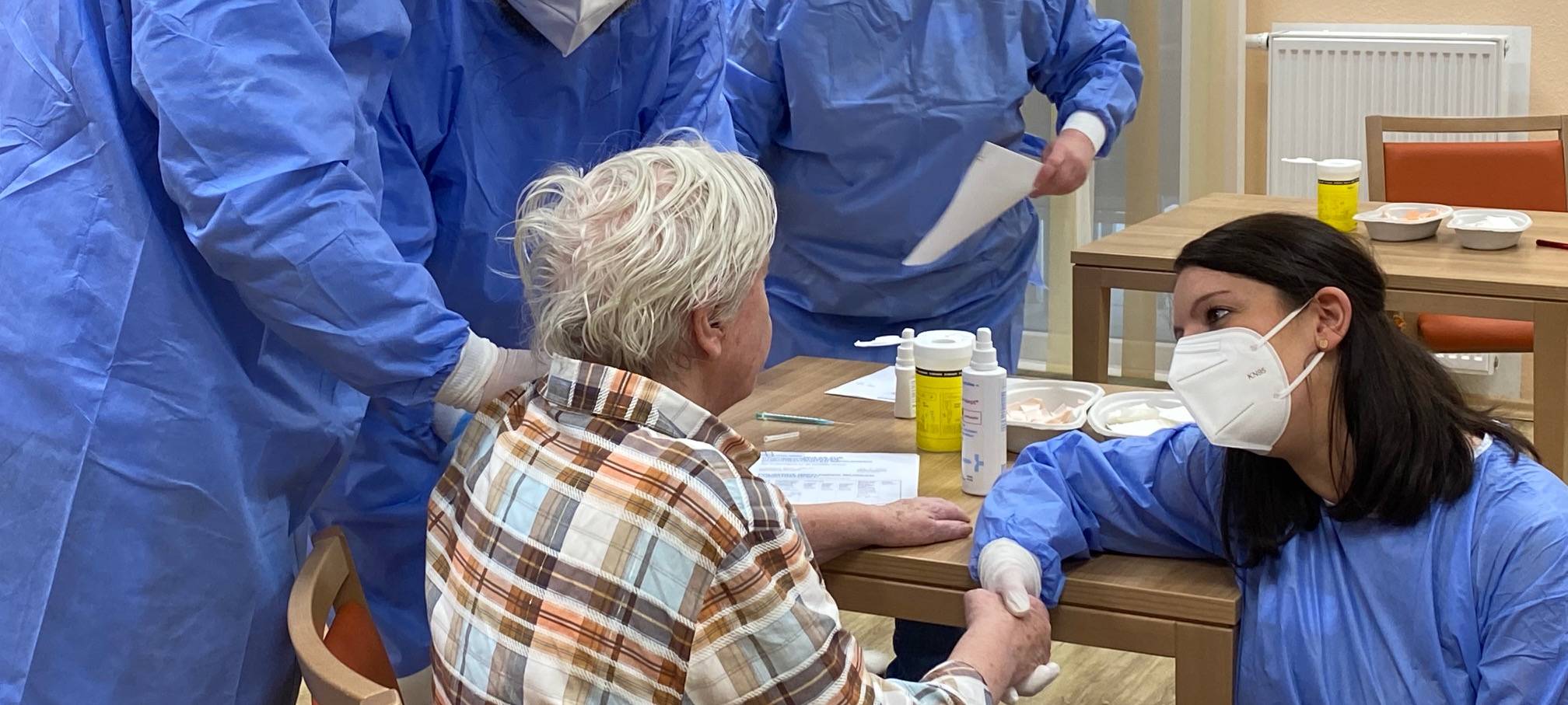 102-Jährige erhält die erste Impfung im Kreis Düren