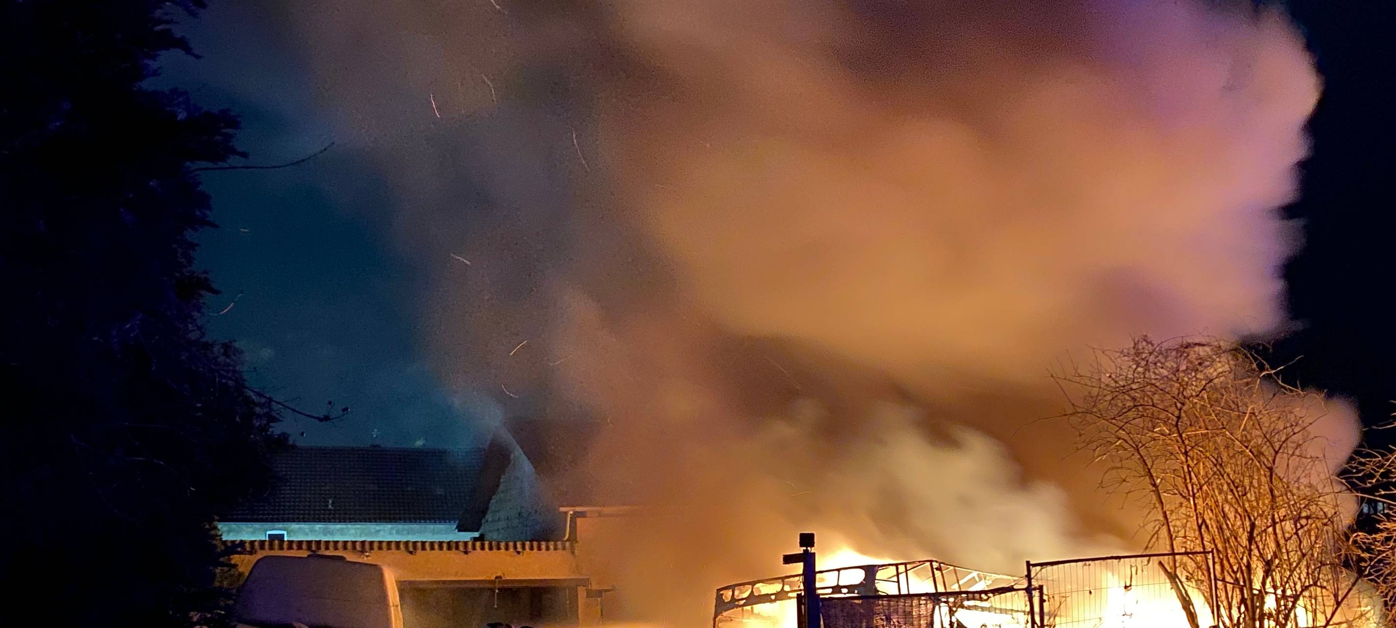 Polizei ermittelt wegen Brandstiftungen