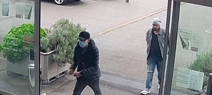 Öffentlichkeitsfahndung: EC-Kartenbetrüger gesucht
