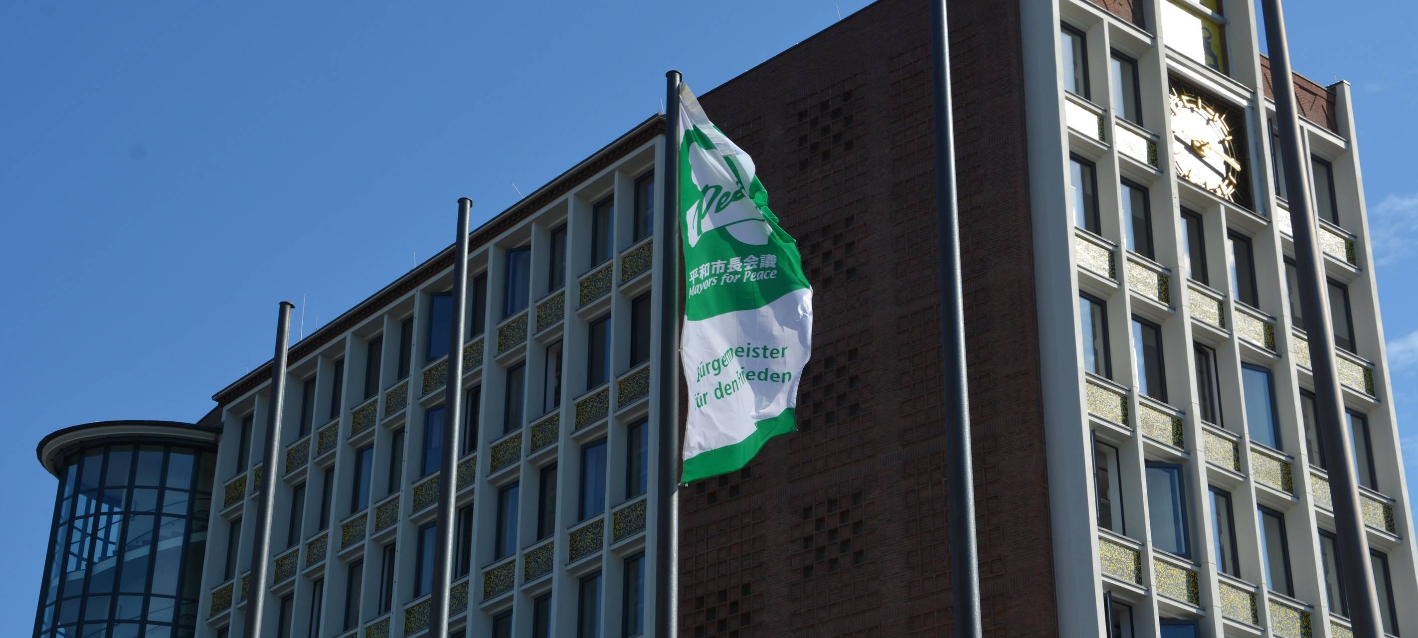 Stadt Düren hisst Flagge
