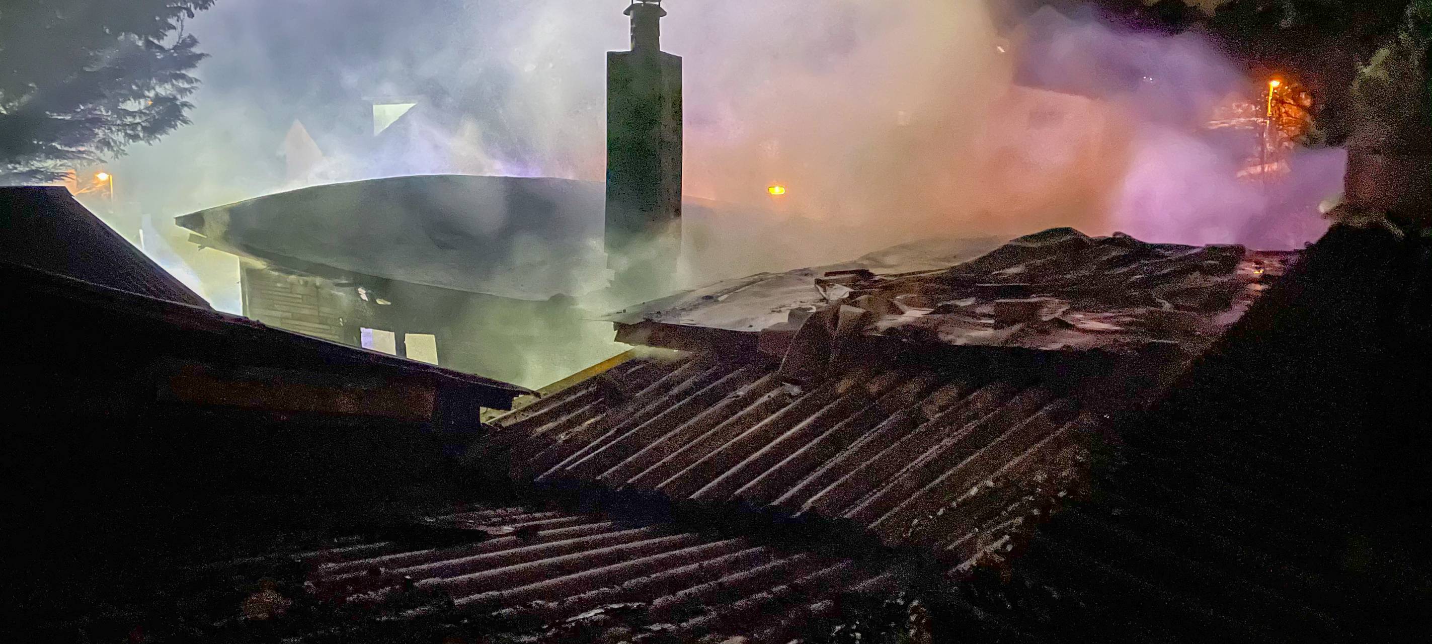 Mensch stirbt bei Brand in Kreuzau-Üdingen