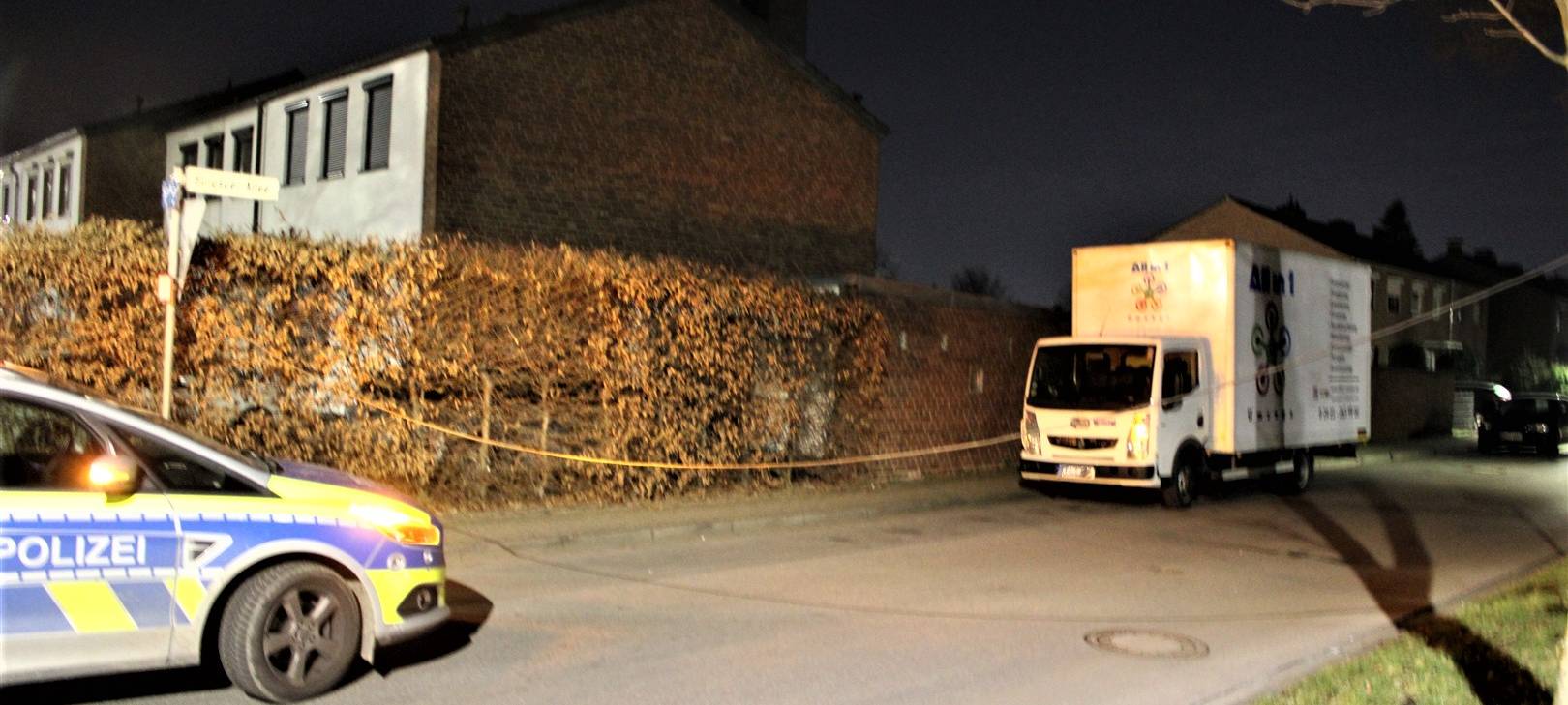 Kabel über Straße gespannt