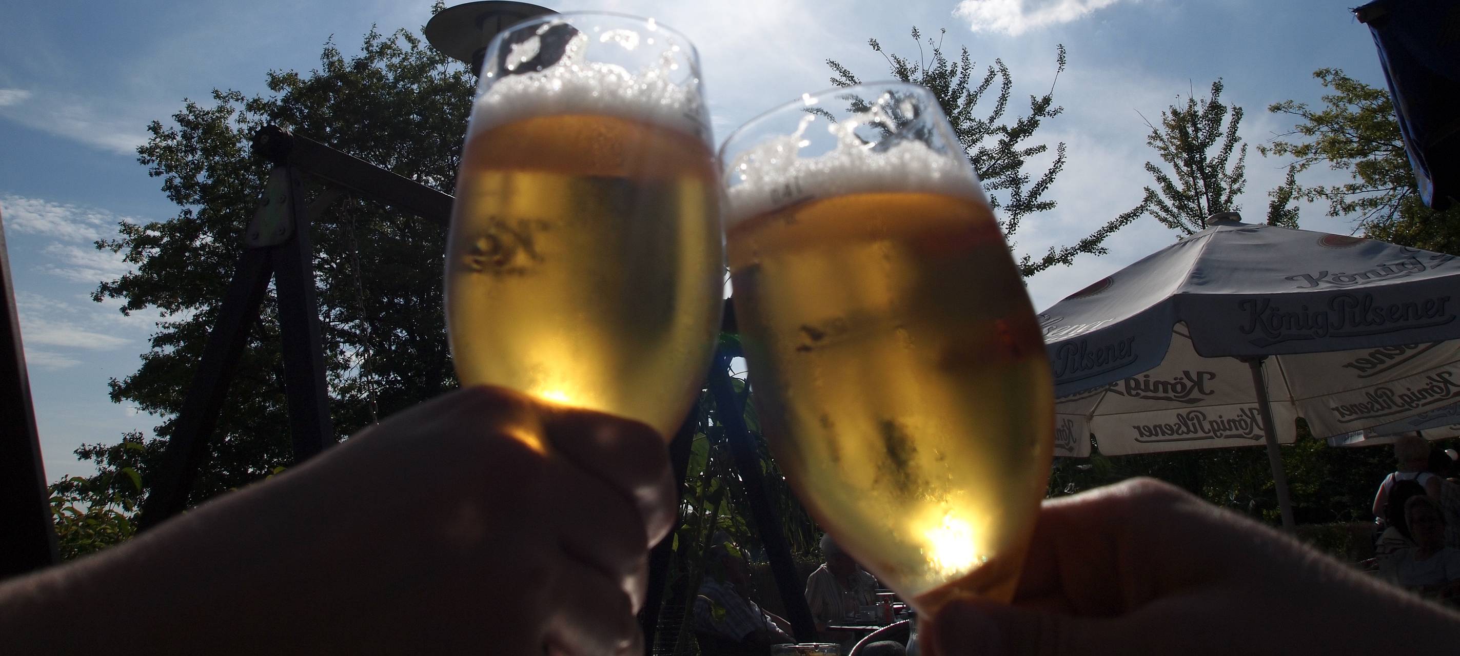 Kehren vor der Kneipe