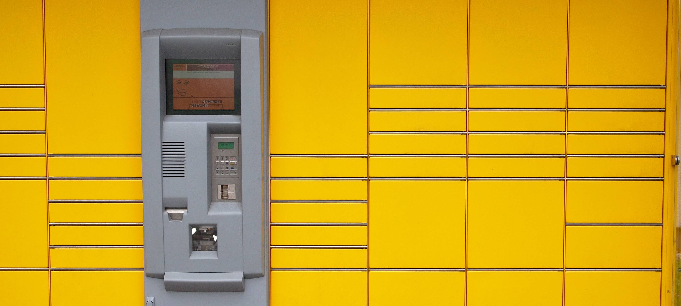 Neue solarbetriebene Packstation in Jülich