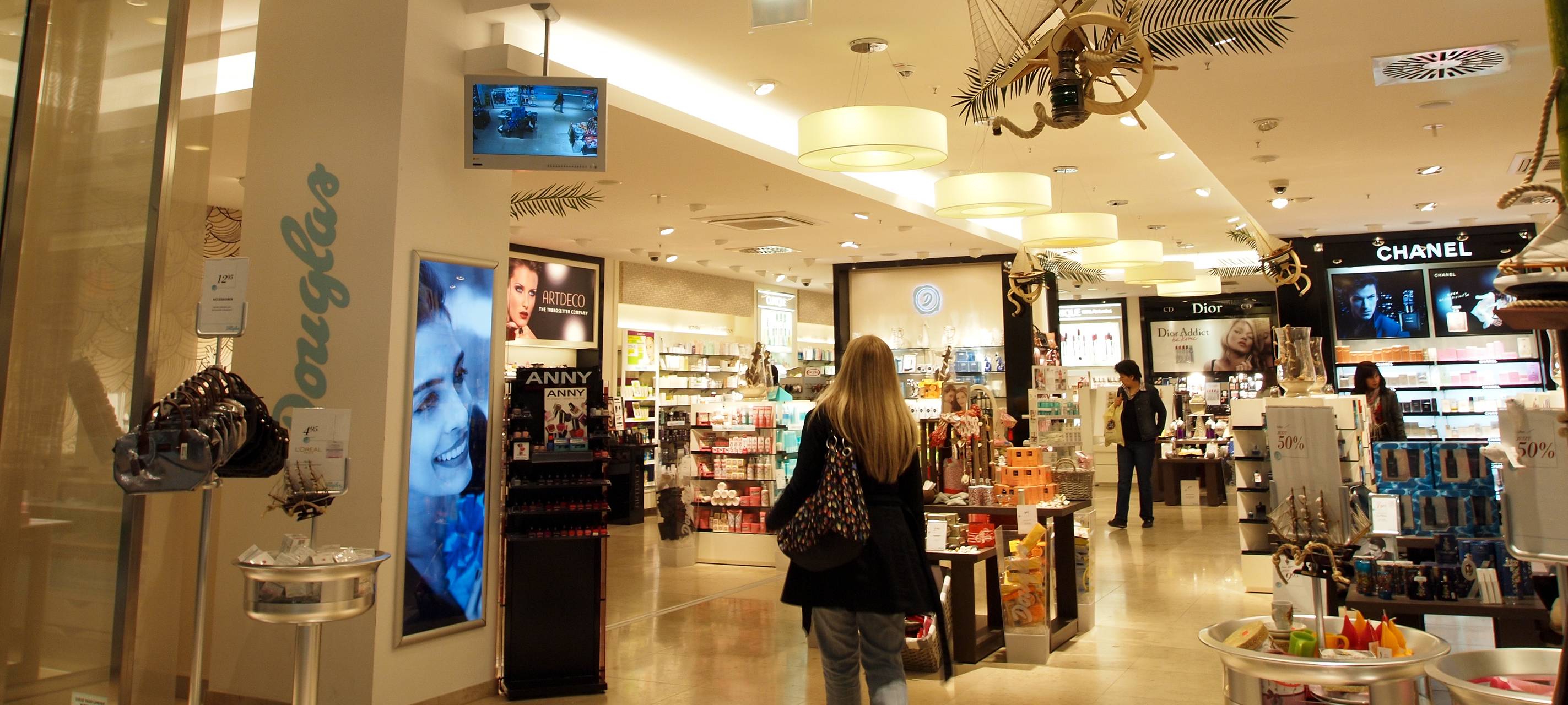 Douglas bleibt in Düren