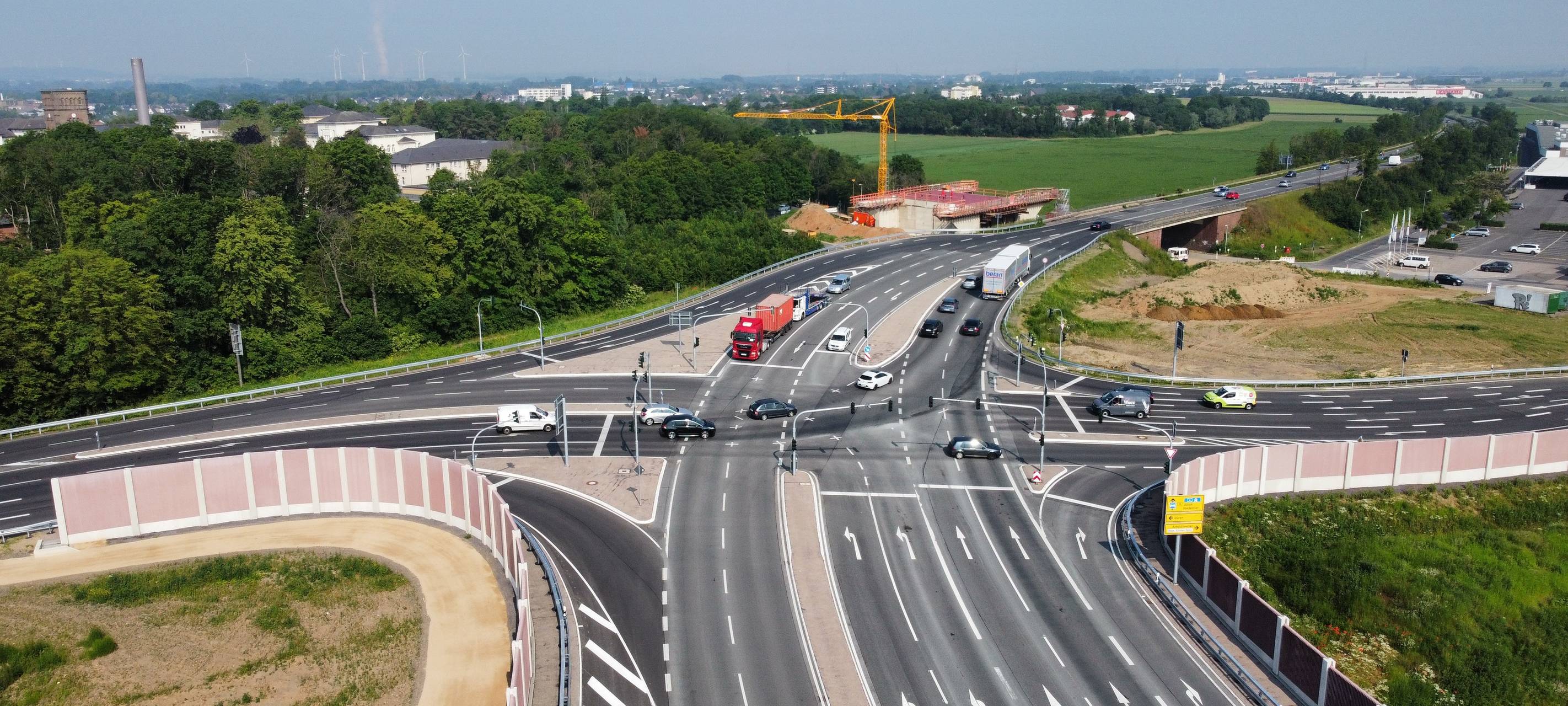 B56-Brücke ist in Position