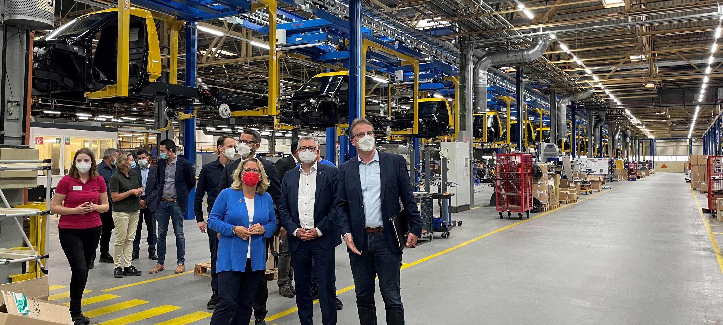 Ministerin besucht Neapco