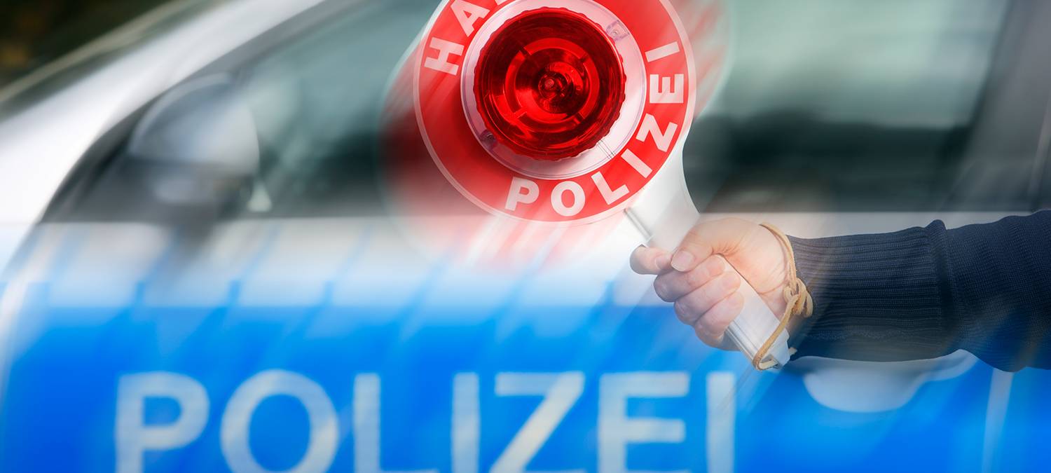 Betrunkene Autofahrerin baut Unfall in Düren