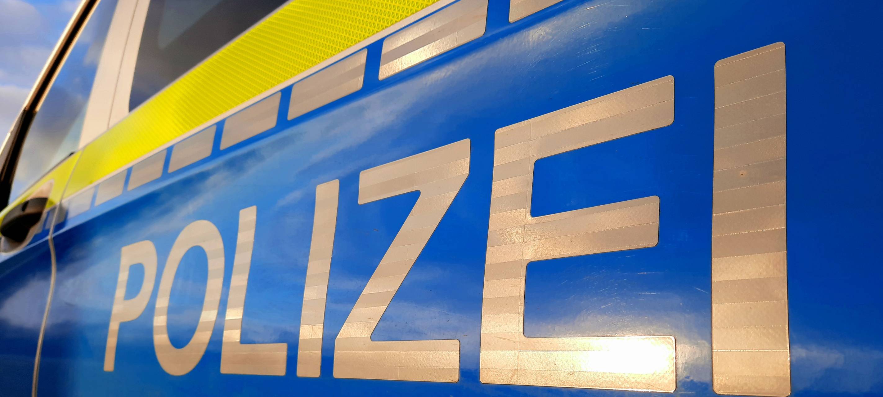 Mann wirft Hunde bei Streit über den Dürener Kaiserplatz