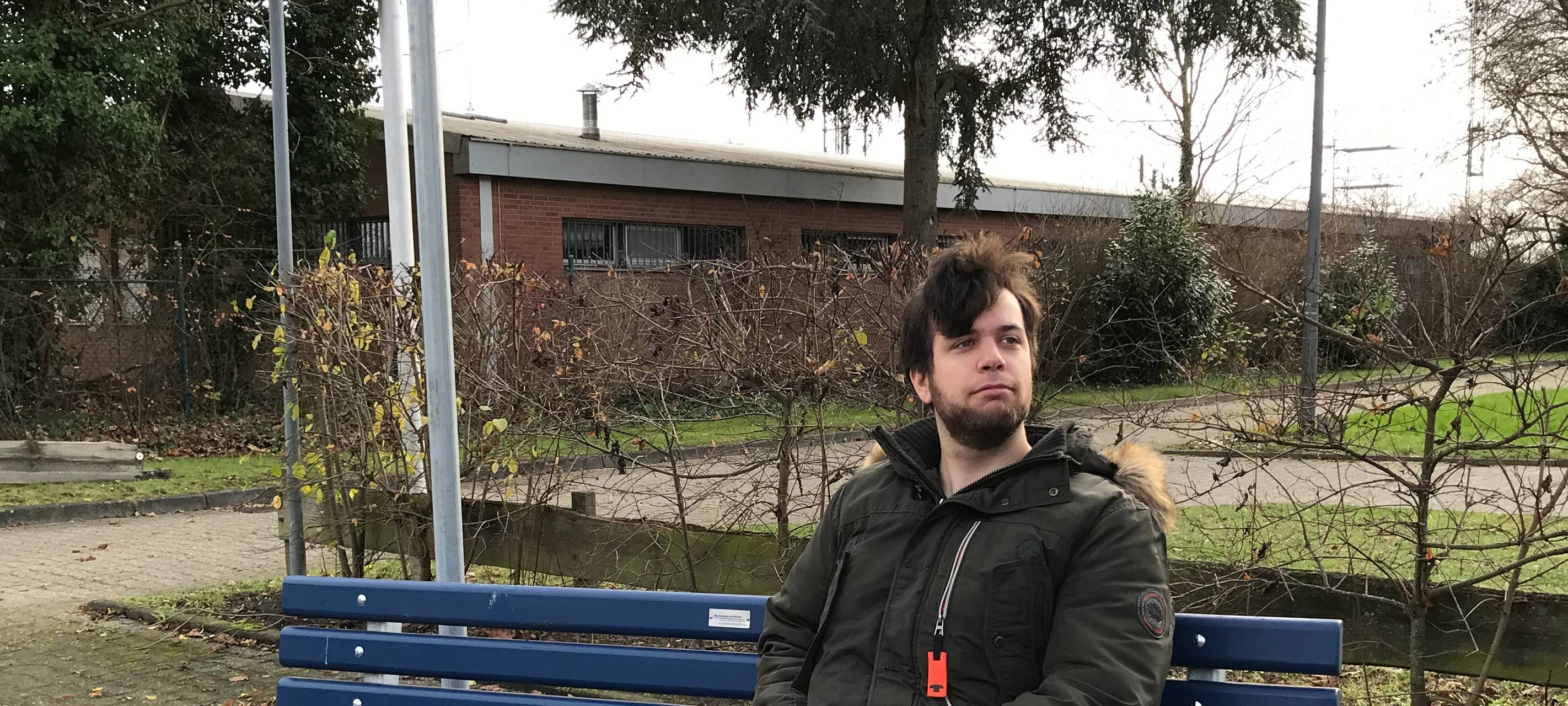 Bänke werden aufgestellt