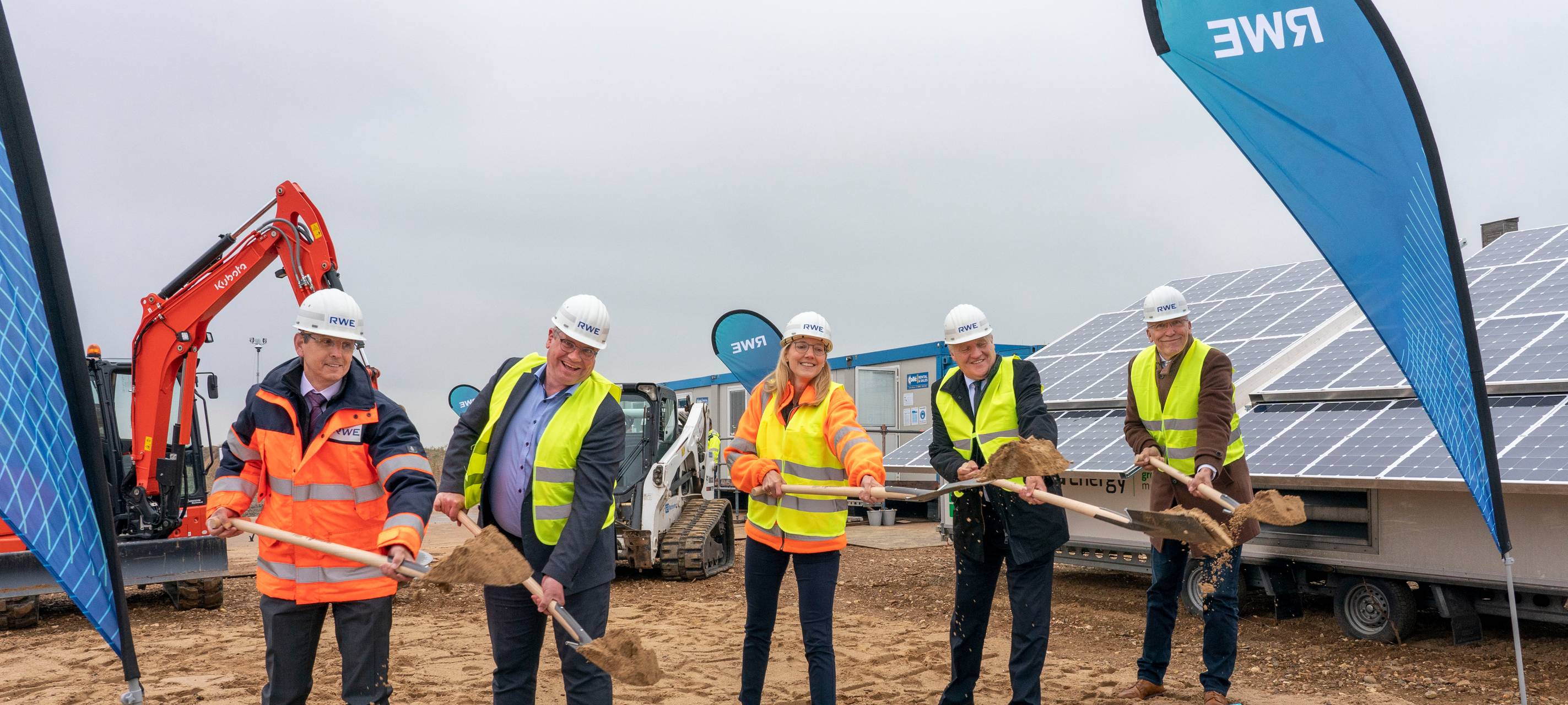 Spatenstich für Solaranlage am Tagebau