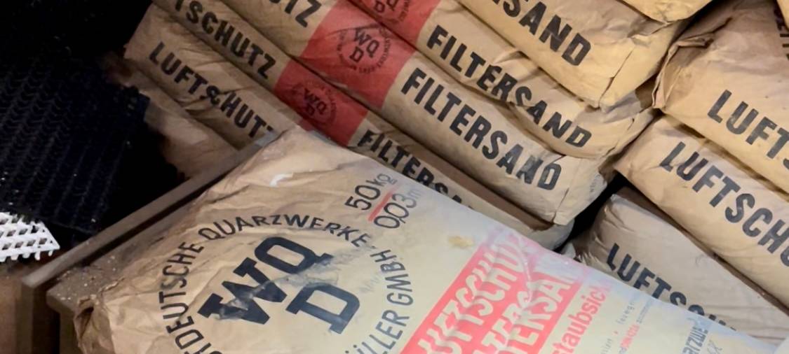 Filtersand für die Belüftungsanlage im ehemaligen Hilfskrankenhaus.